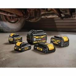 Dewalt DCB205G 20V MAX 5 Ah Oil-Resistant Lithium-Ion Battery -Dewalt Shop dewndcb205g e